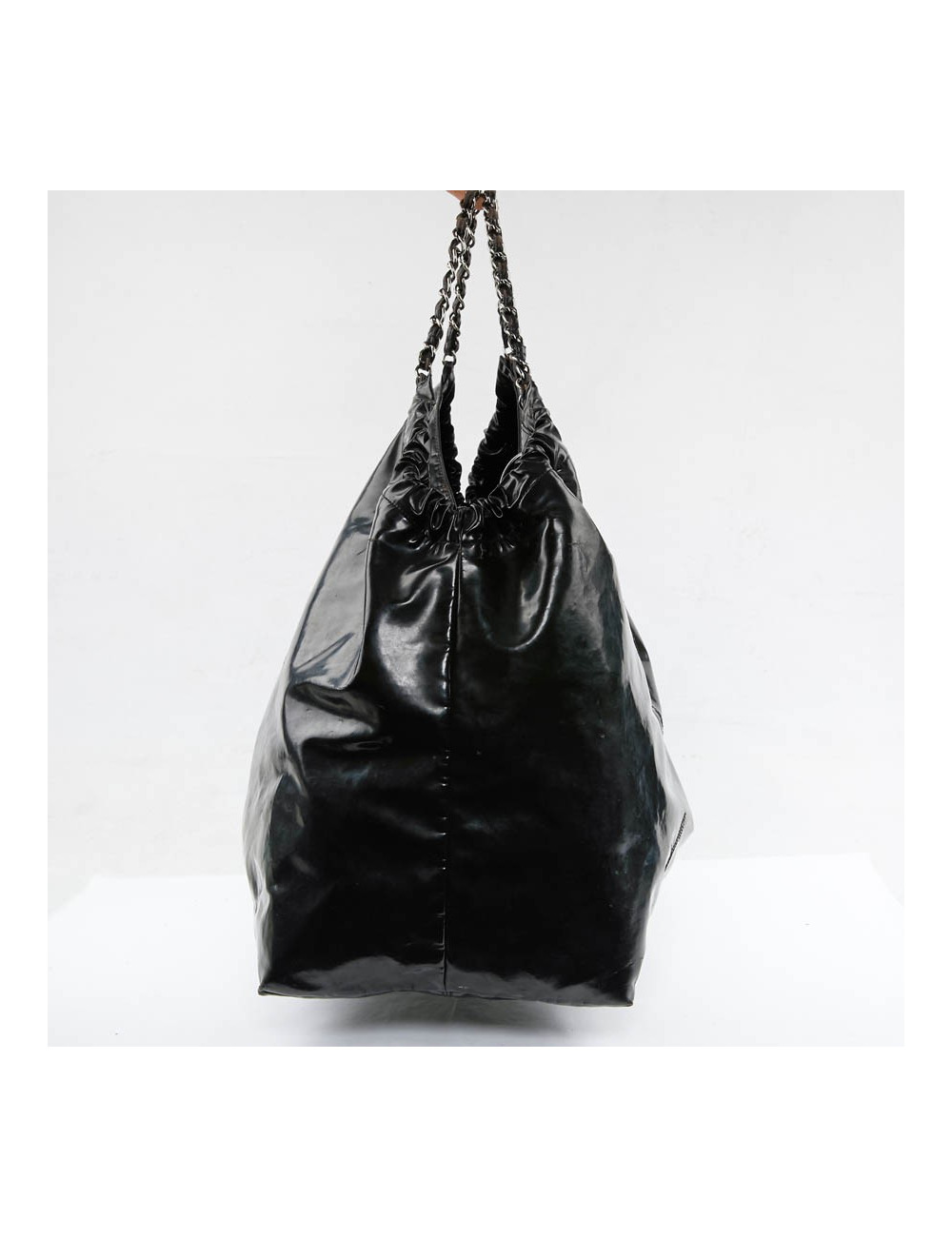 Sac cabas CHANEL cuir verni noir