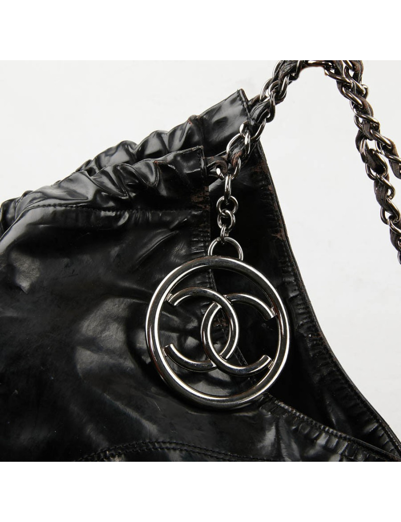 Sac cabas CHANEL cuir verni noir