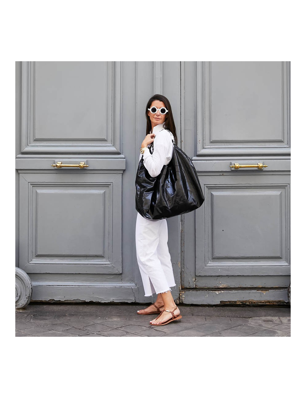 Sac cabas CHANEL cuir verni noir