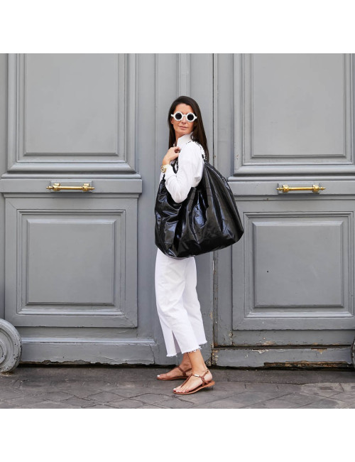 Sac cabas CHANEL cuir verni noir
