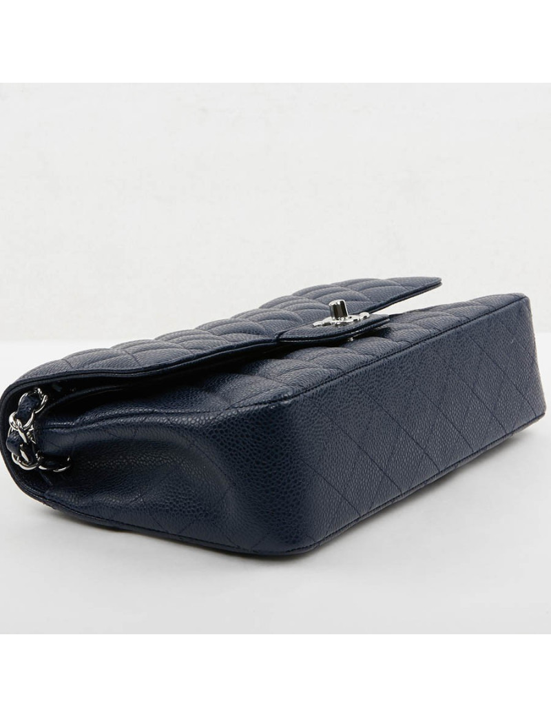 Timeless CHANEL cuir caviar bleu 