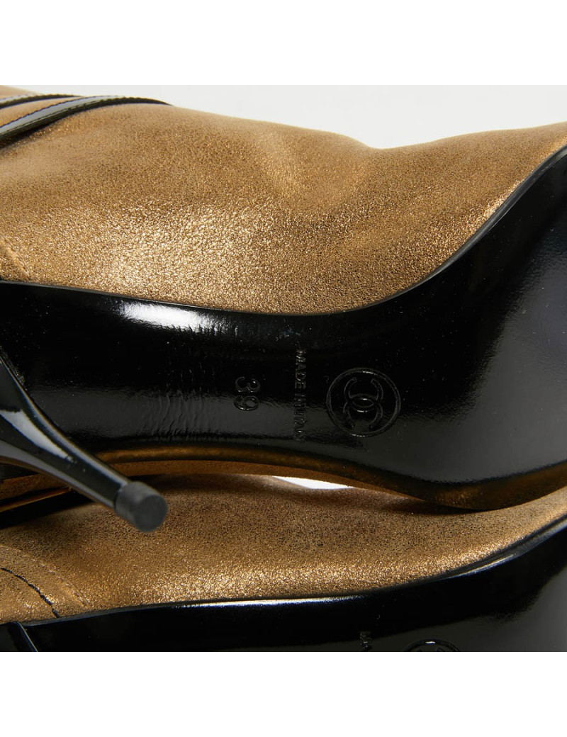 Bottes T 39 CHANEL cuir doré et bandes vernies noires