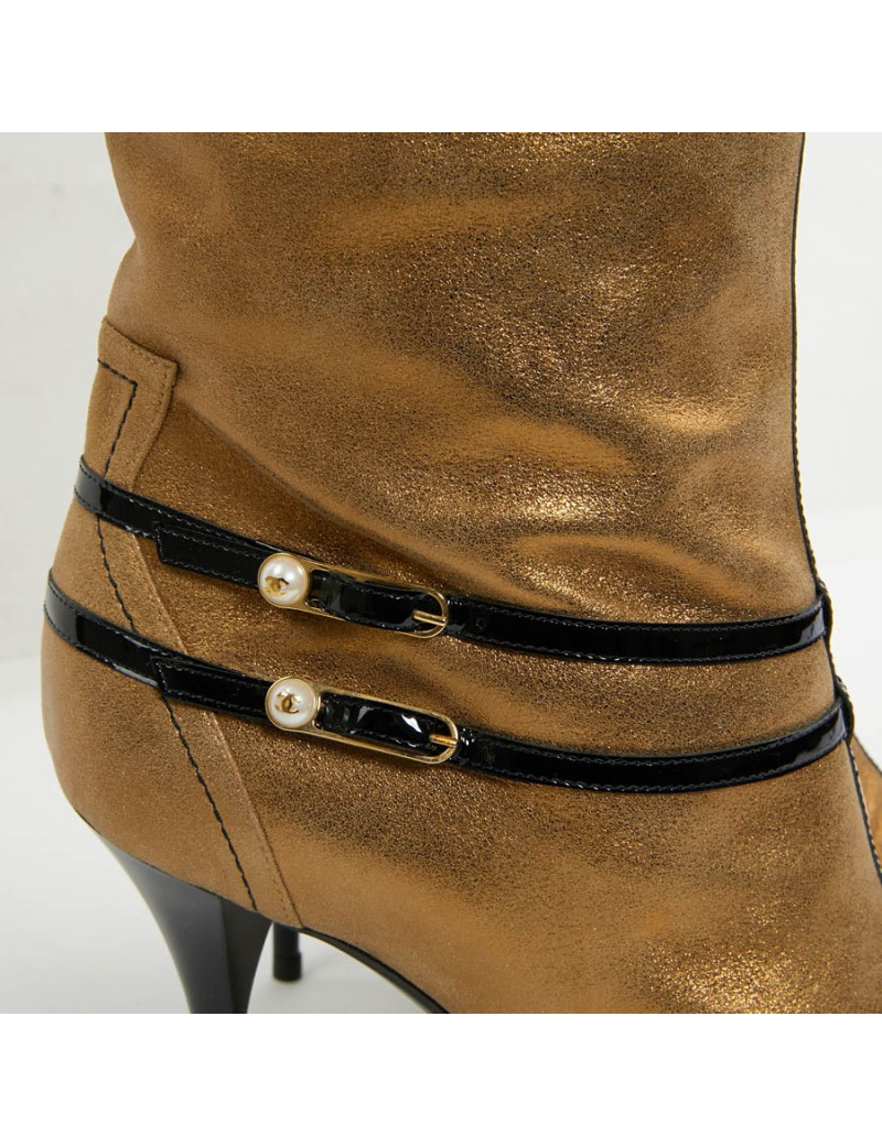 Bottes T 39 CHANEL cuir doré et bandes vernies noires