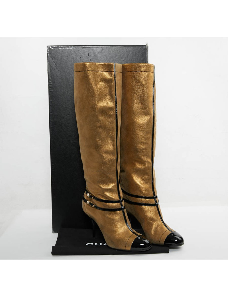 Bottes T 39 CHANEL cuir doré et bandes vernies noires