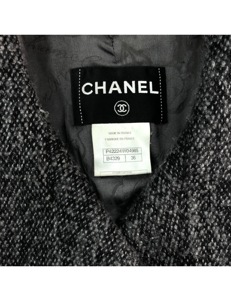 Veste T36 CHANEL en tweed gris foncé avec deux boutons  sur le devant