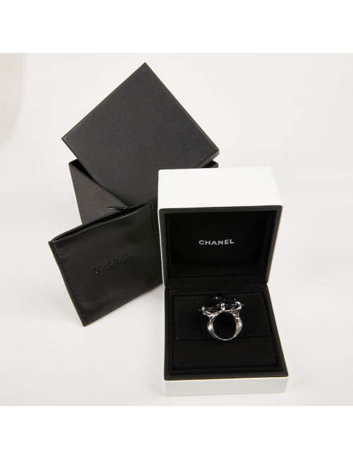 Bague camélia CHANEL onyx or blanc 18 carats