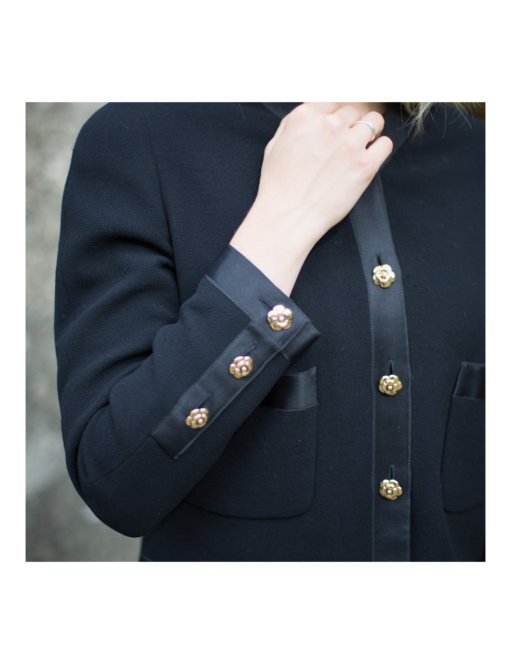 Veste T 38  CHANEL noir  ganses en soie noire