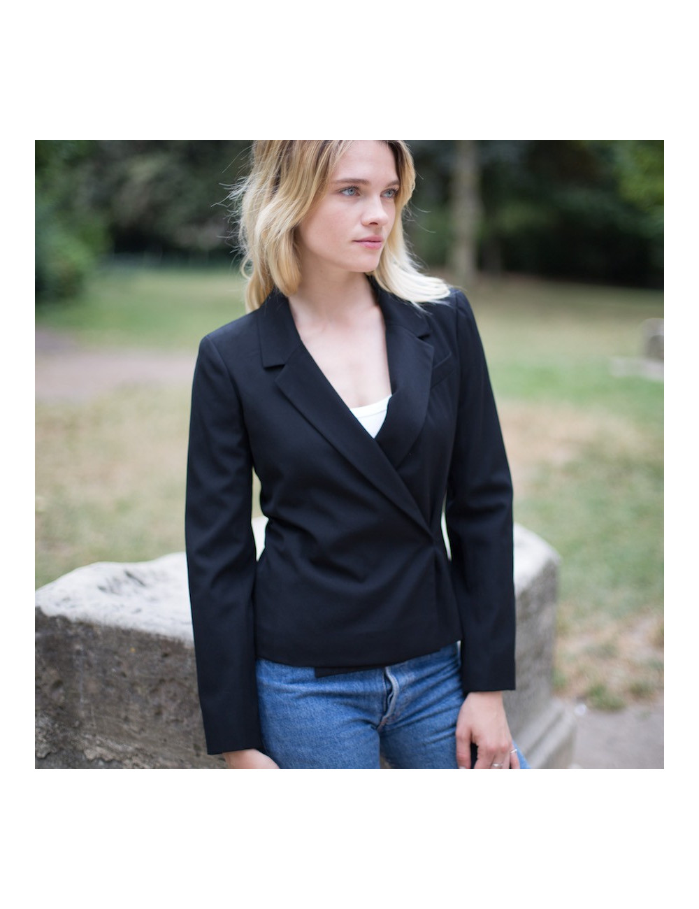 Veste T 34 CHANEL croisée laine noire