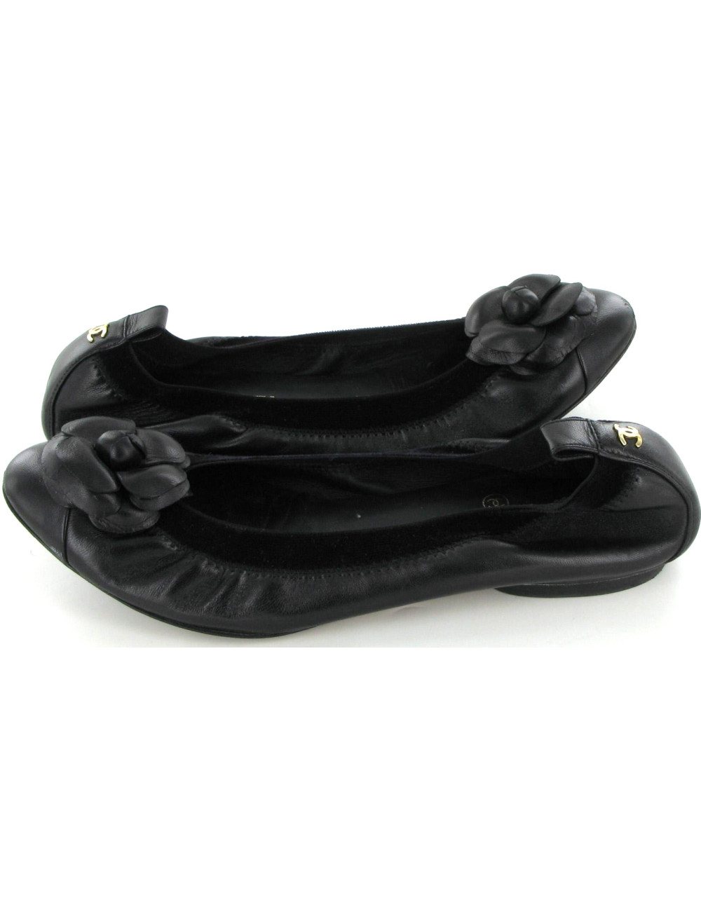 Ballerines CHANEL en cuir noir et camélia