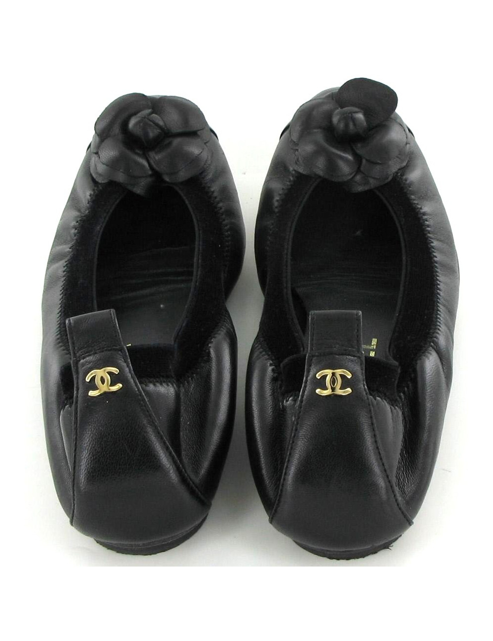 Ballerines CHANEL en cuir noir et camélia