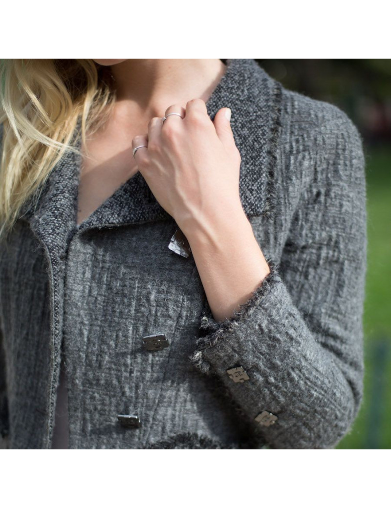 Veste T36 CHANEL en tweed gris foncé avec deux boutons  sur le devant