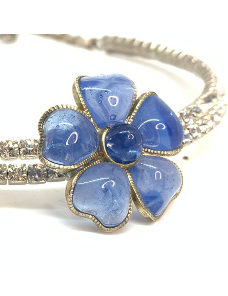 MARGUERITE DE VALOIS Collier ras de cou fleur bleu saphir clair