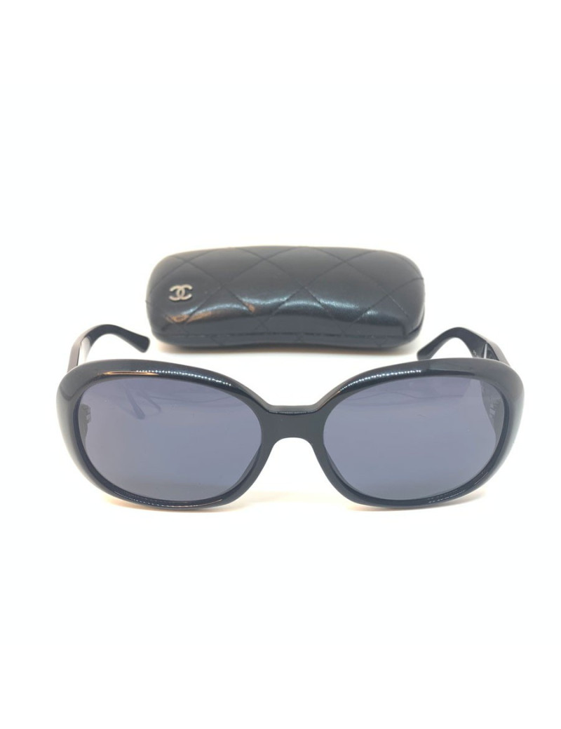 Chanel solaires noires et camélias blancs