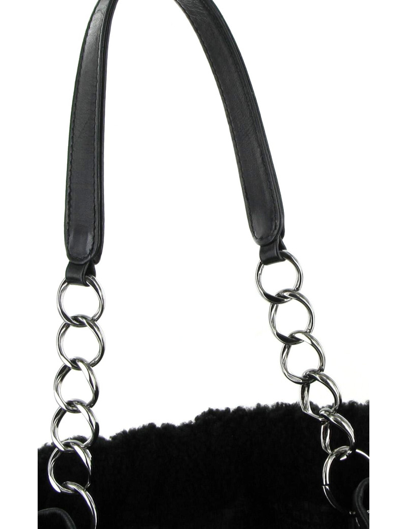 Sac besace CHANEL noir en mouton et cuir