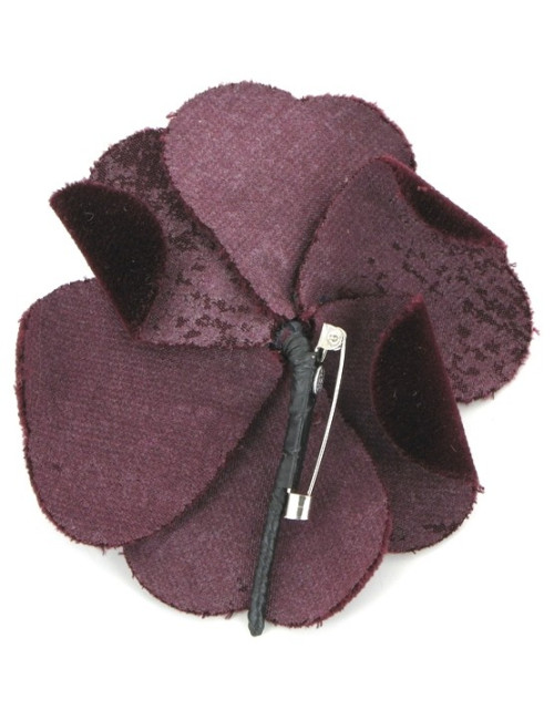 Broche CHANEL en velours pourpre 