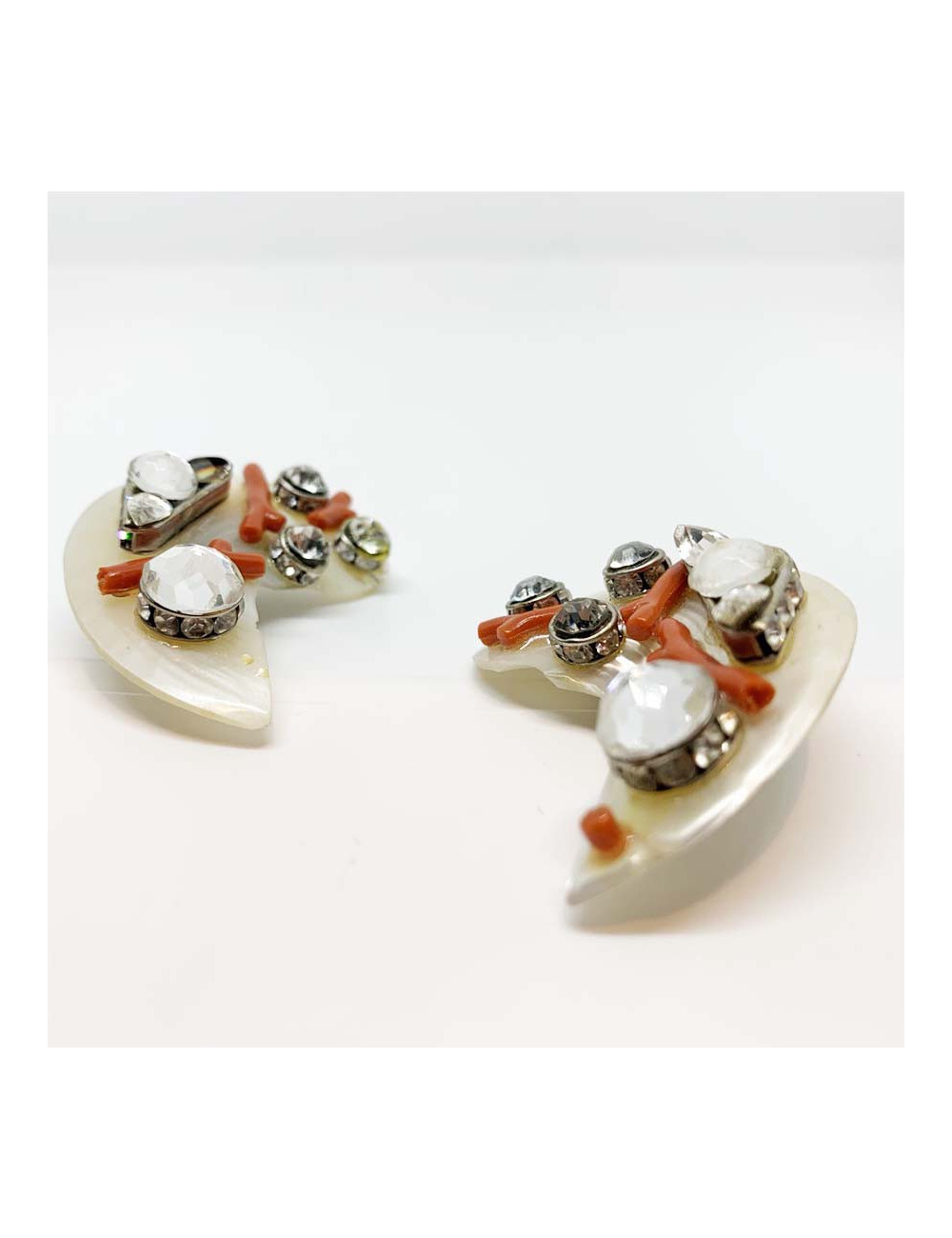 Boucles d'oreille nacre  corail et brillants