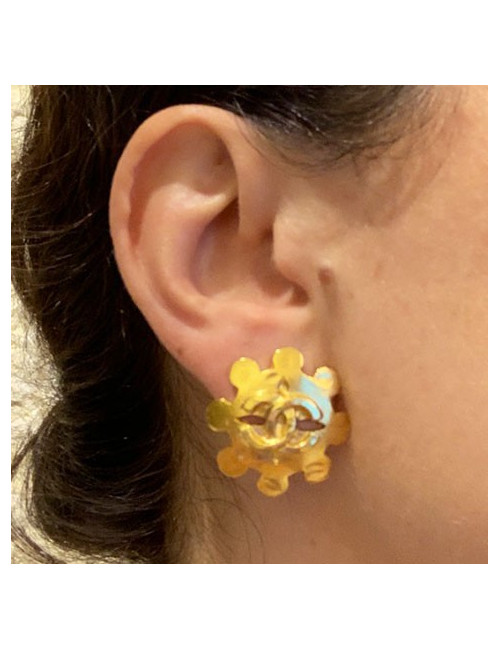 CHANEL Vintage golden Clip-on Earrings - Certified pre-owned luxury.