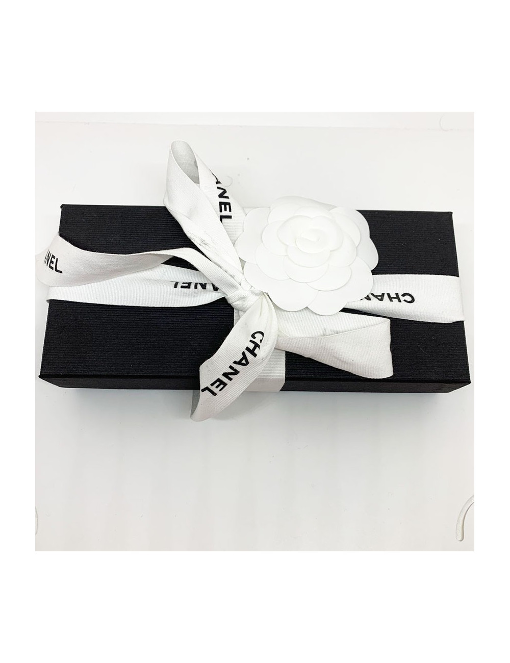 Ceinture CHANEL camélias perles nacrées