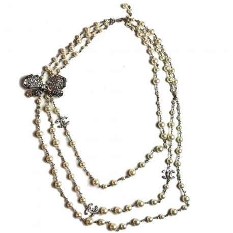 Sautoir Chanel perles blanches et noeud en strass