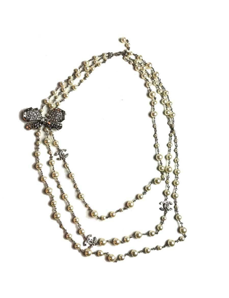 Sautoir Chanel perles blanches et noeud en strass