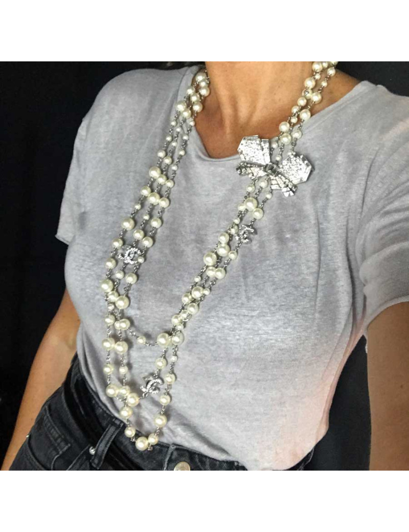 Sautoir Chanel perles et strass noeud papillon