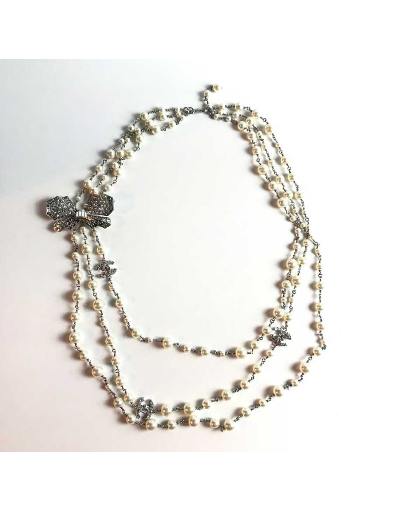 Sautoir Chanel perles blanches et noeud en strass