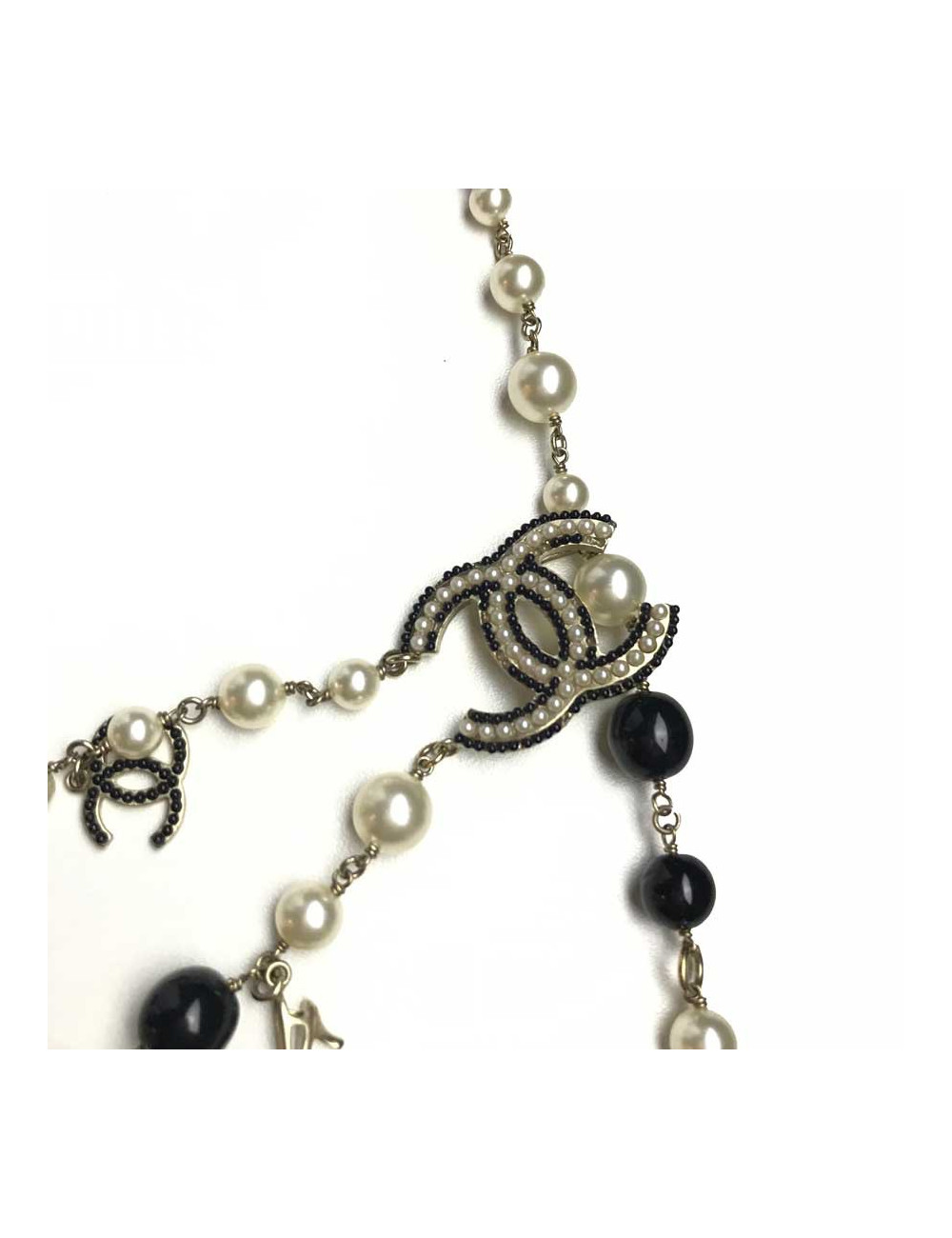 Ceinture sautoir CHANEL perles et charms