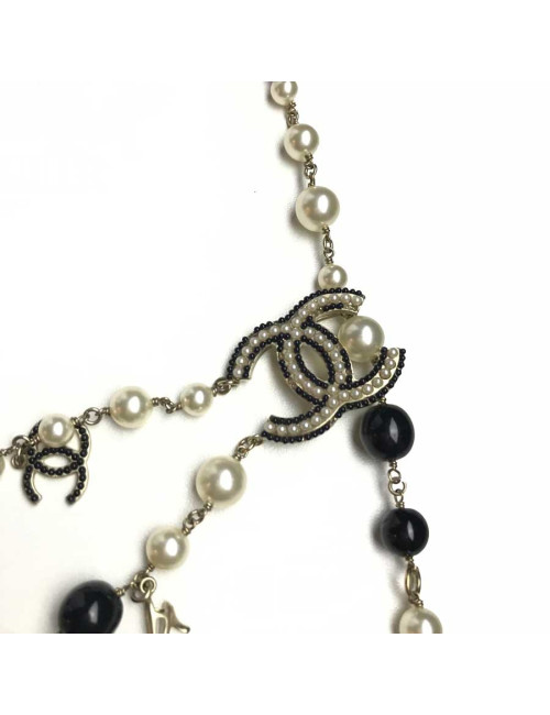 Ceinture sautoir CHANEL perles et charms