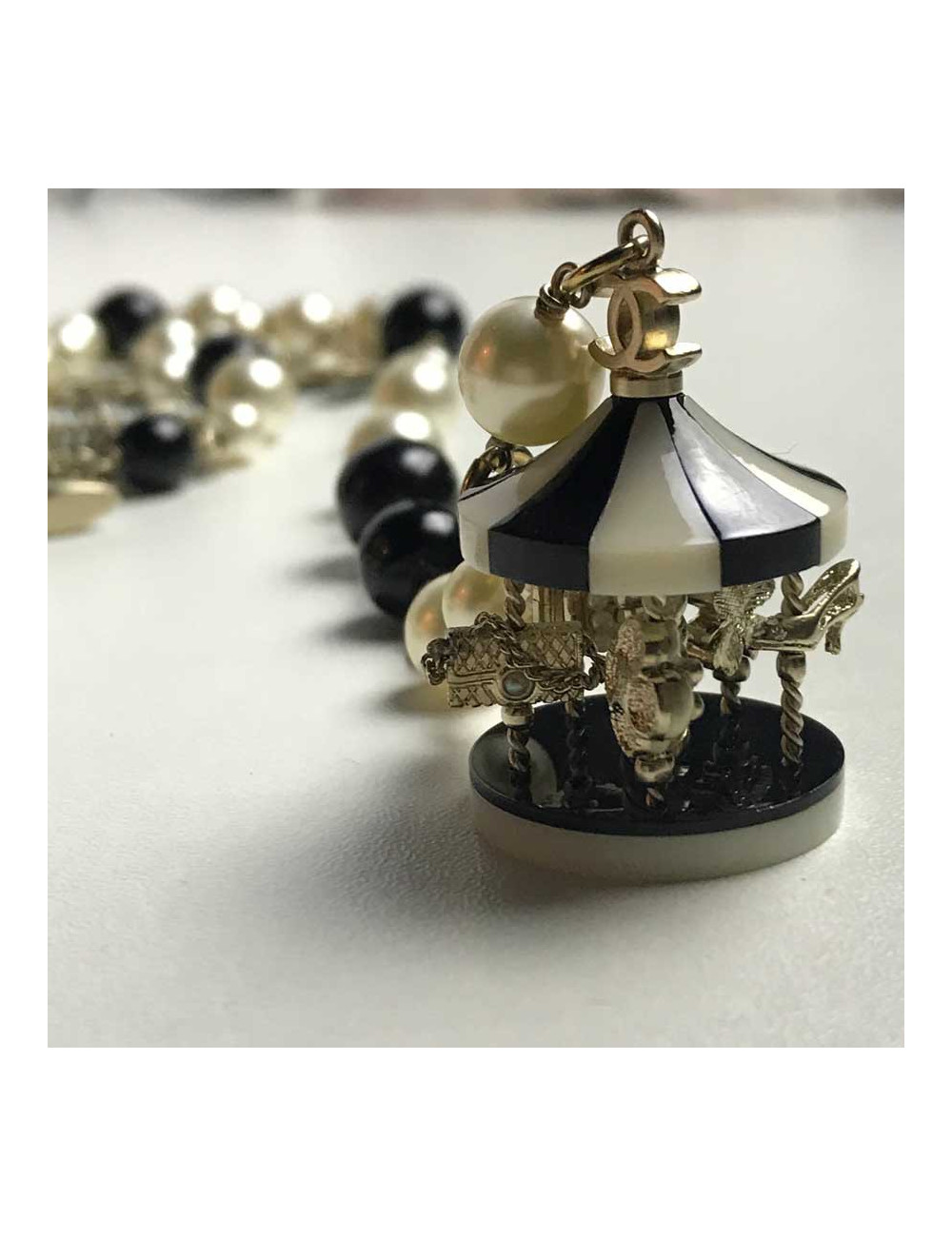 Ceinture sautoir CHANEL charms et perles