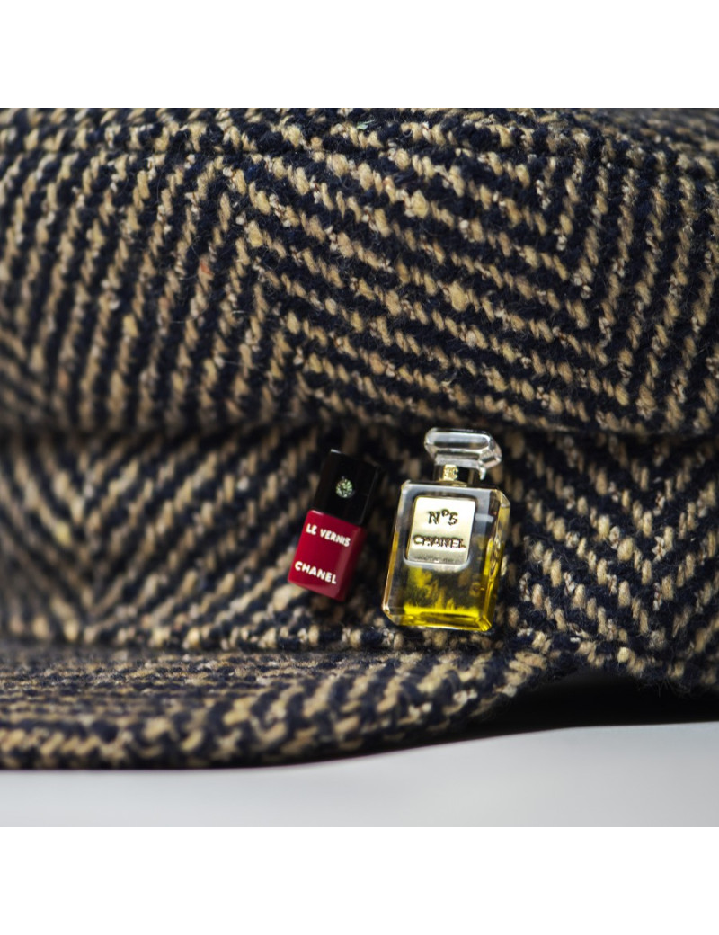 Béret CHANEL T57 chevrons beige et bleu