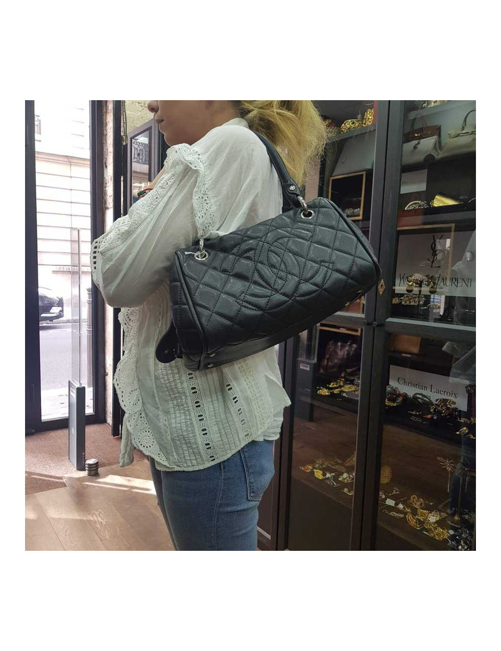 Sac bowling Chanel noir en cuir matelassé