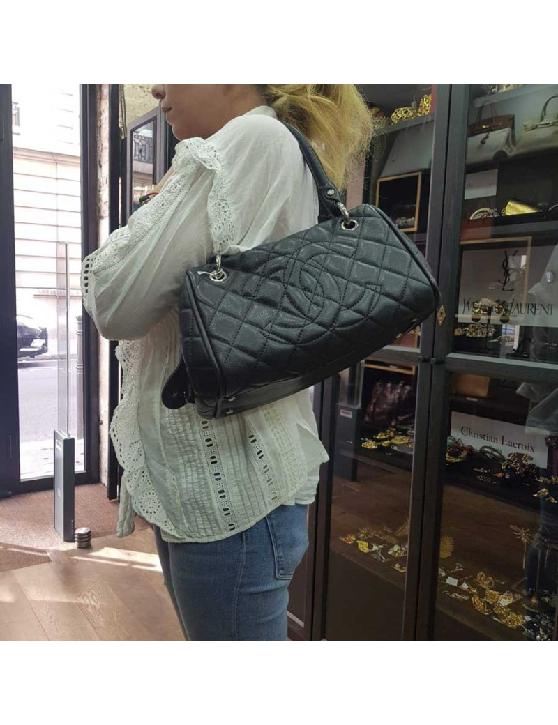 Sac bowling Chanel noir en cuir matelassé