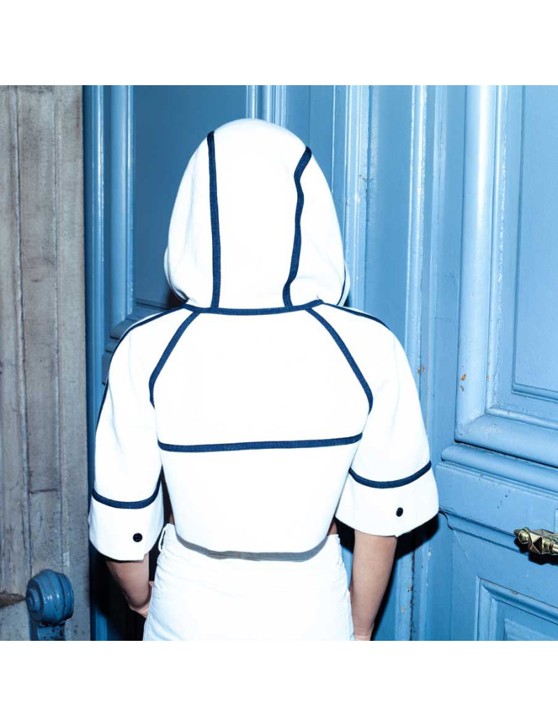 Gilet avec capuche CHANEL blanc et gansé de noir