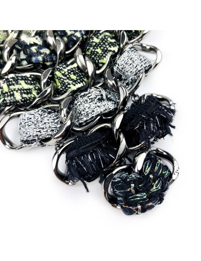 xxx CHANEL Plastron chaines et tweed