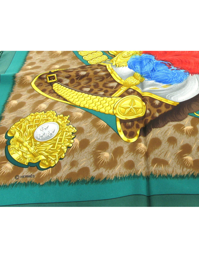 Foulard HERMES en soie cavaliers et casques à plumes
