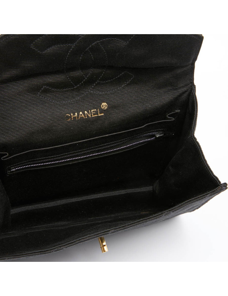 Sac pochette CHANEL en tissu noir matelassé