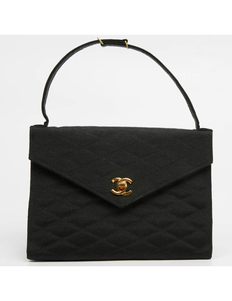 Sac pochette CHANEL en tissu noir matelassé