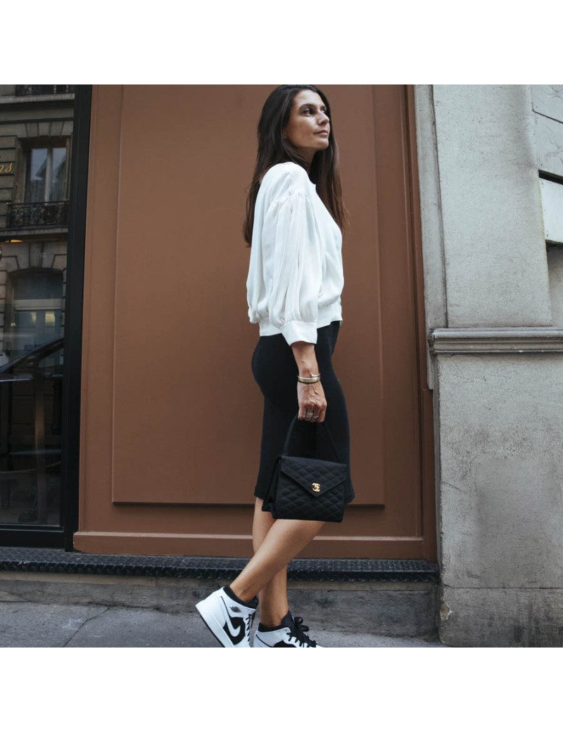 Sac pochette CHANEL en tissu noir matelassé