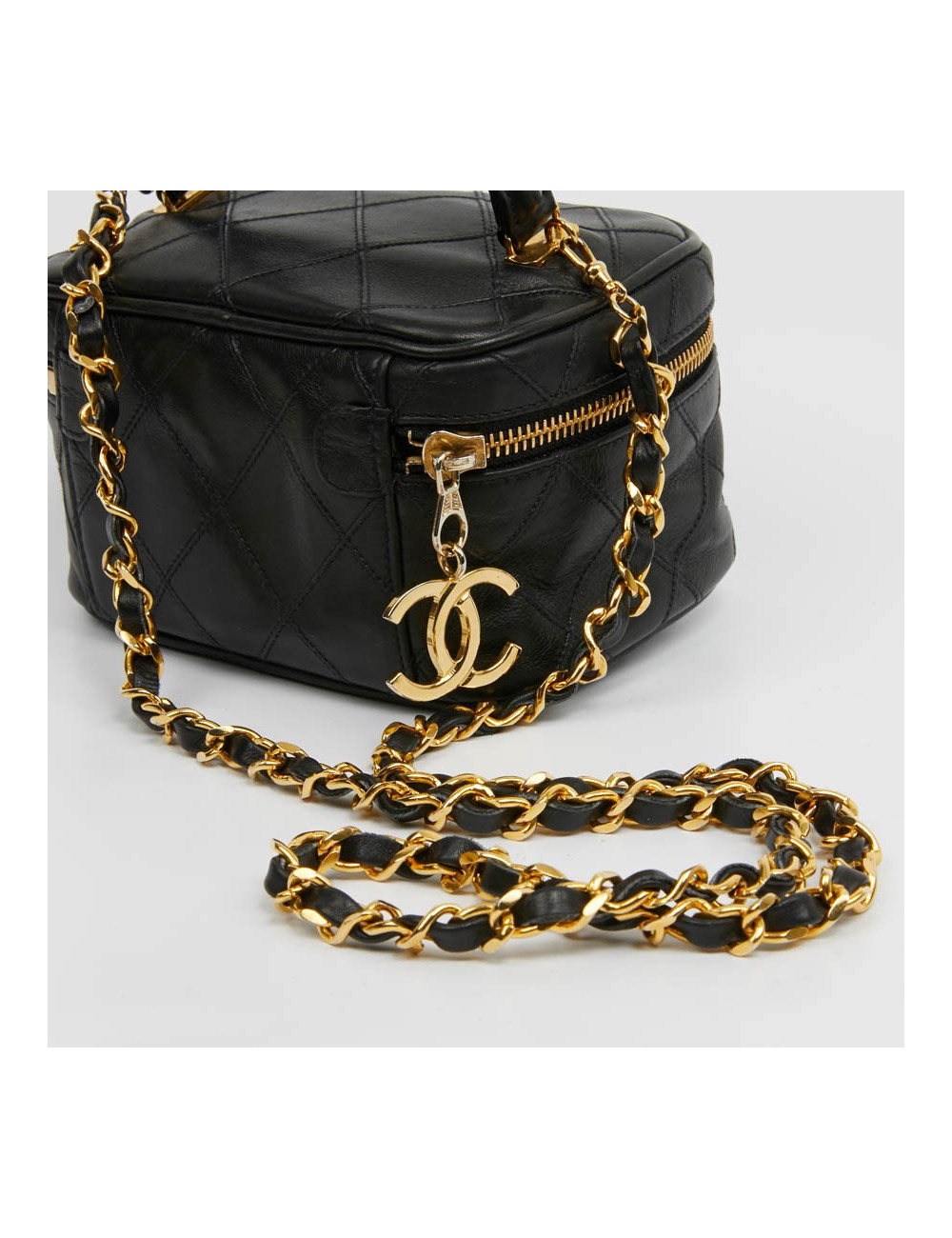 Vanity case CHANEL cuir d'agneau matelassé noir