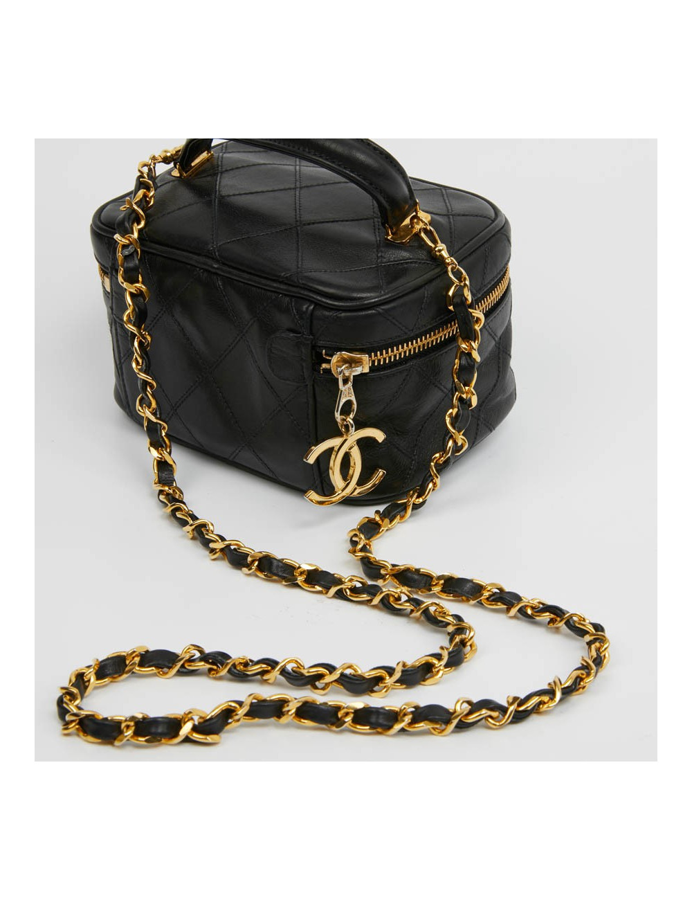 Vanity case CHANEL cuir d'agneau matelassé noir