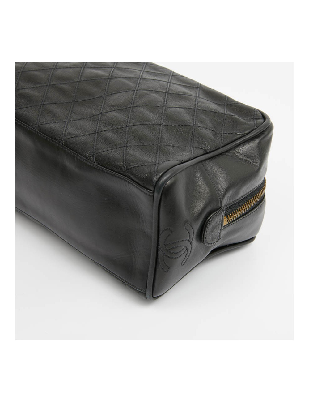 Trousse de toilette CHANEL cuir d'agneau matelassée noire