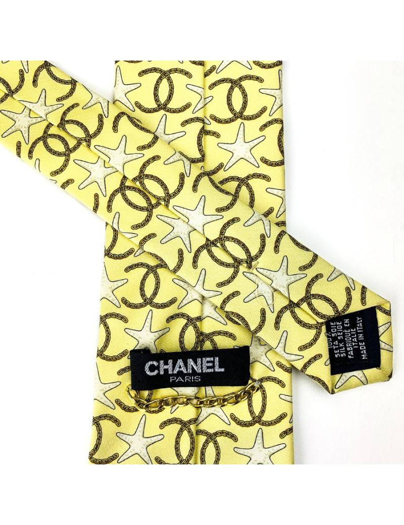 Cravate CHANEL jaune etoiles de mer et CC