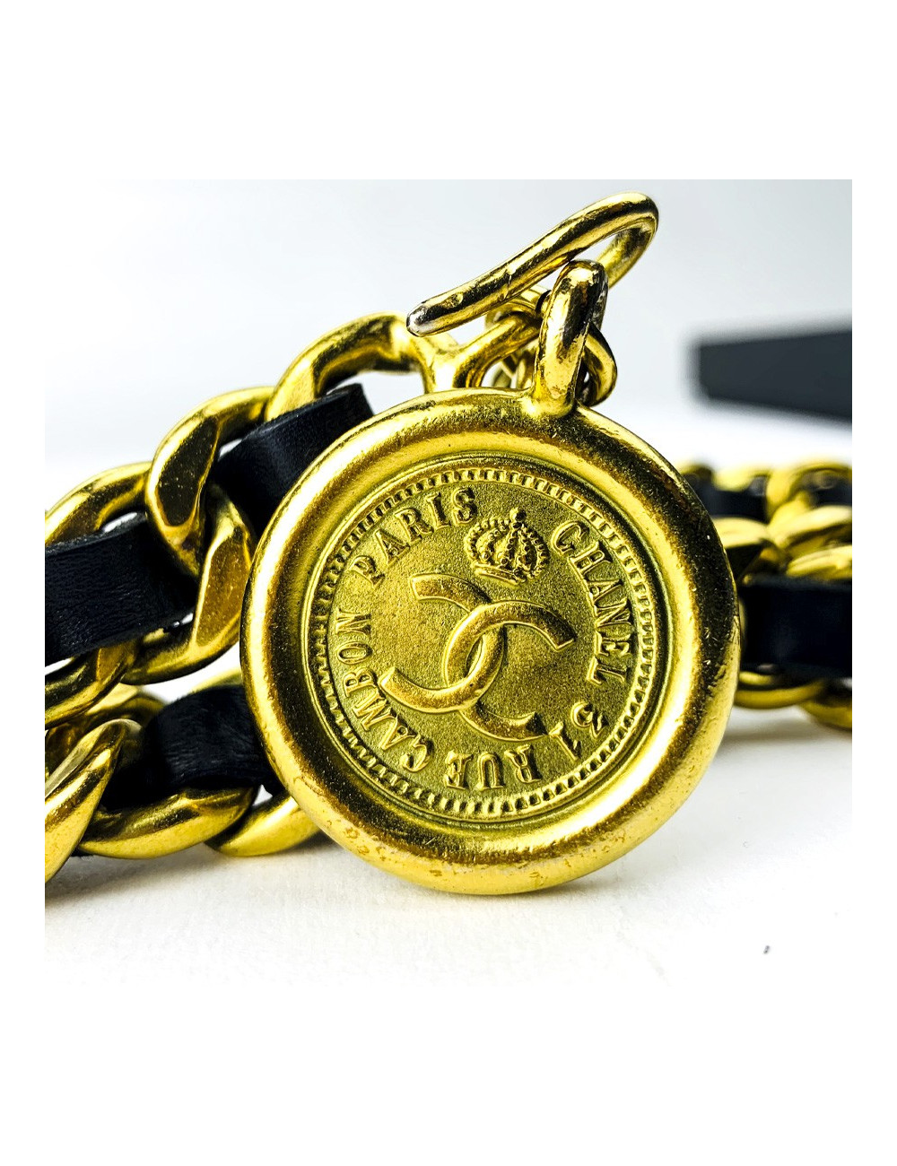 Ceinture CHANEL chaine dorée entrelacée de cuir noir
