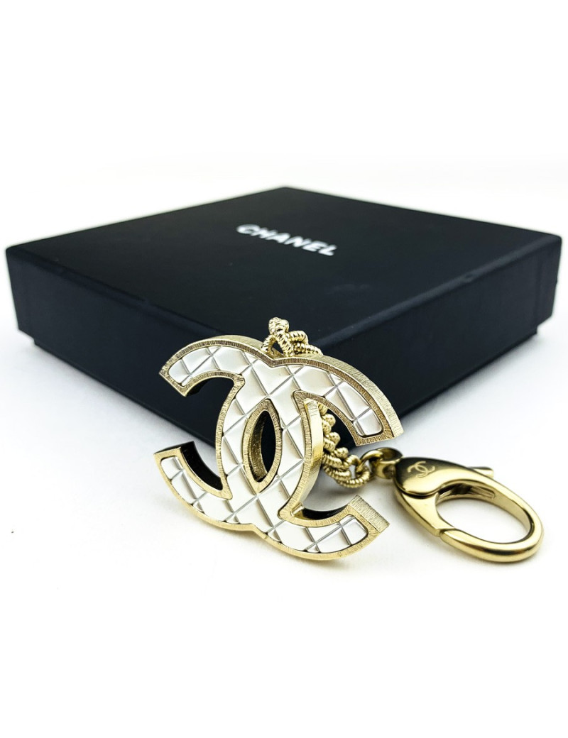 Porte-clefs CHANEL CC métail argent et doré"