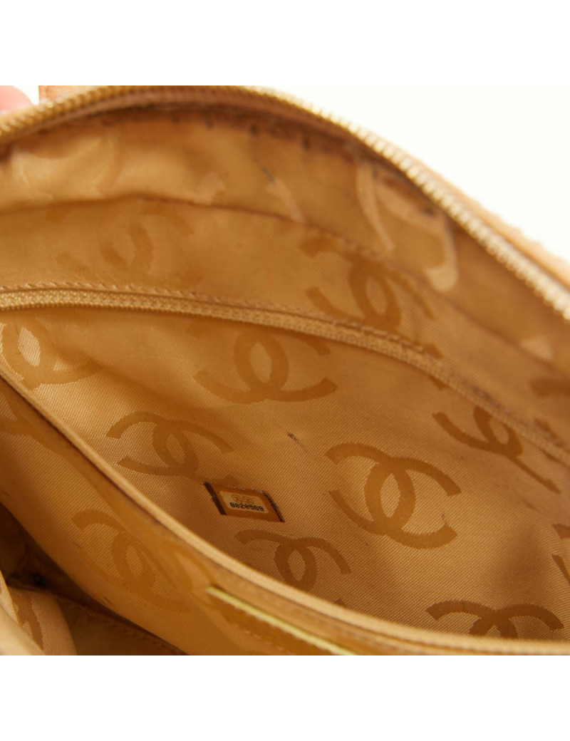 Cabas CHANEL beige cuir matelassé