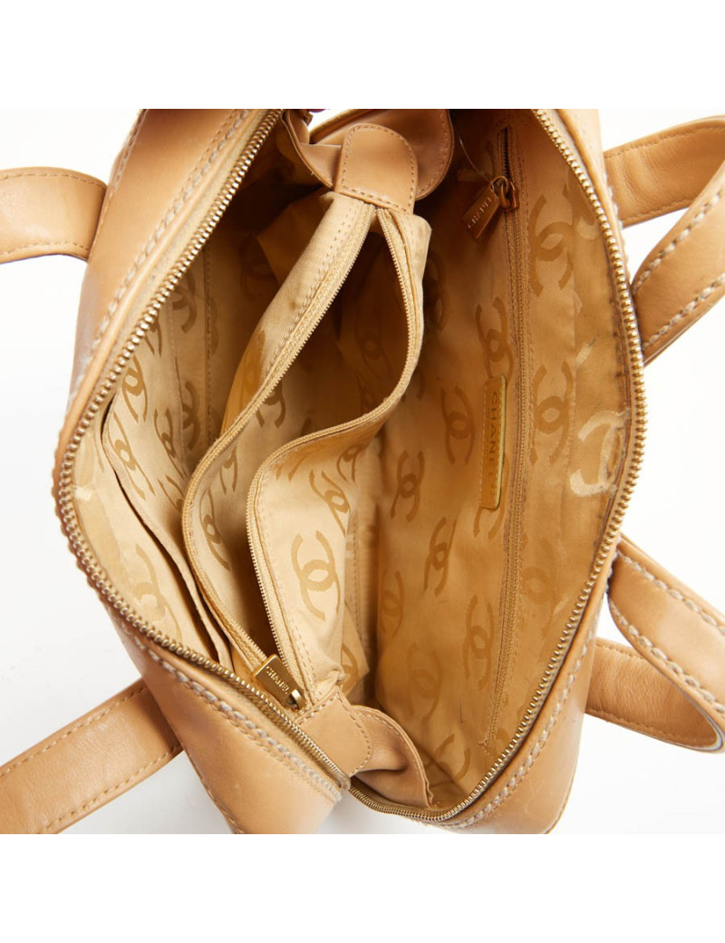 Cabas CHANEL beige cuir matelassé