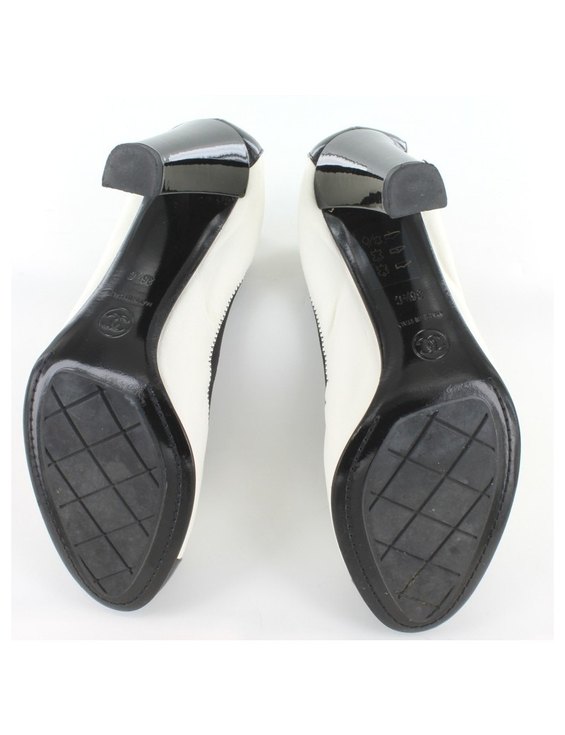 Escarpins CHANEL en cuir noir et blanc style ballerine T 36,5