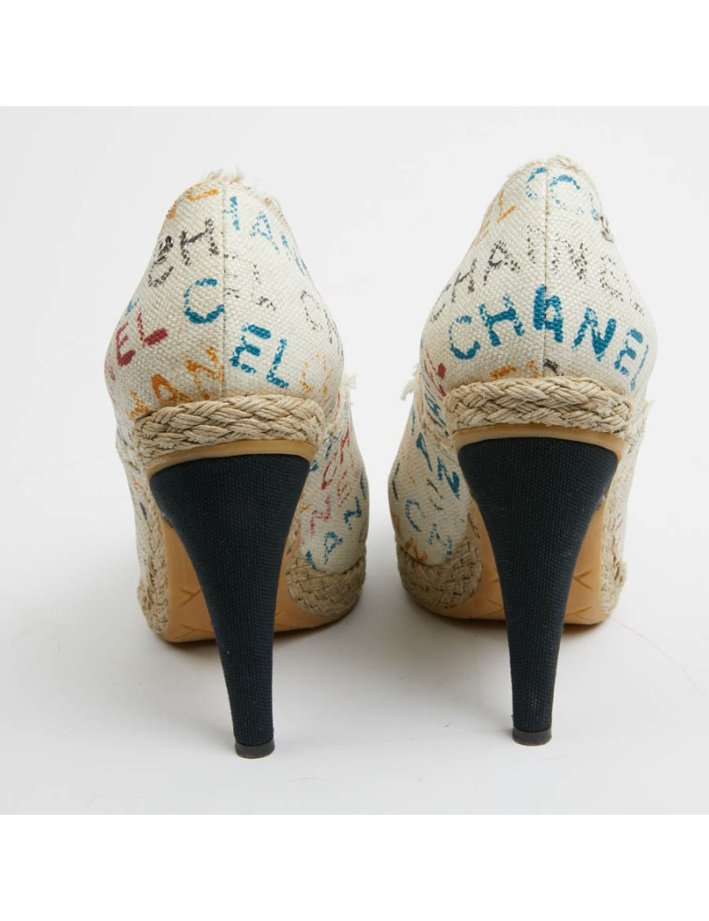 Escarpins CHANEL lin écru "C H A N E L"