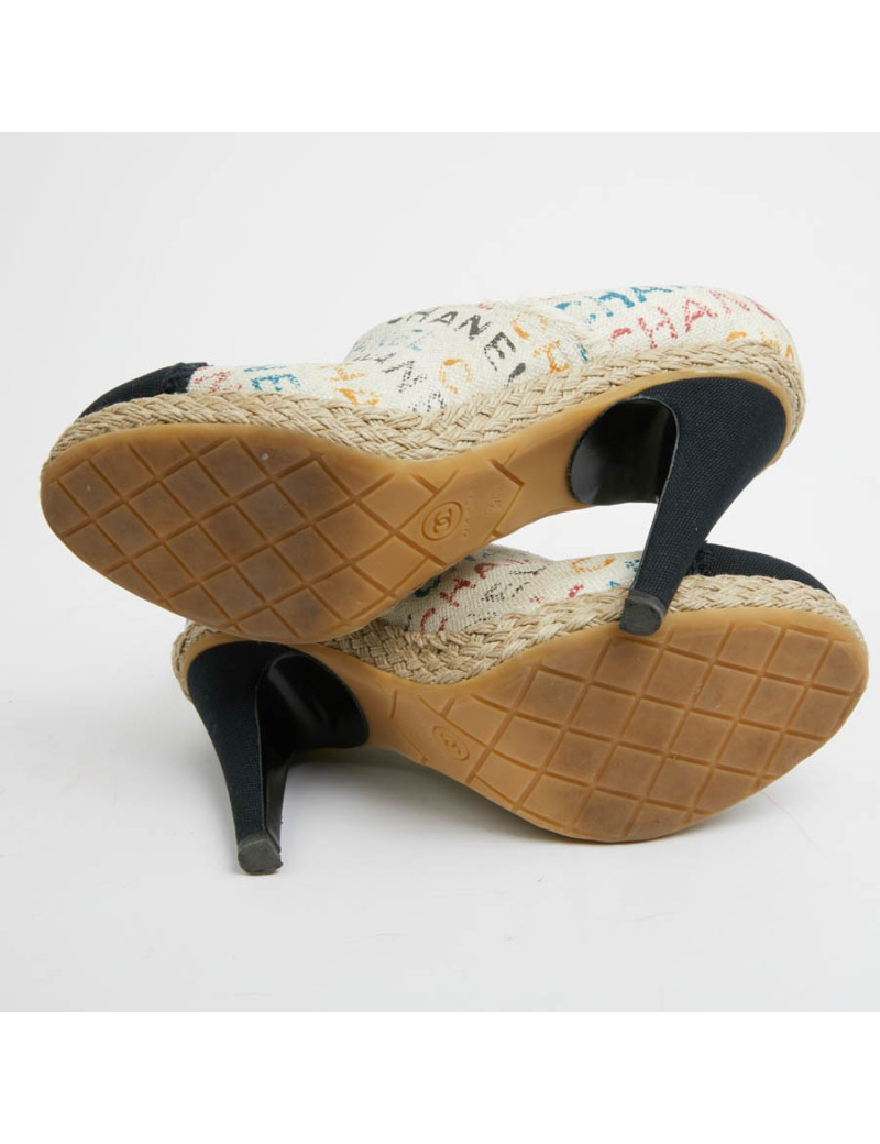 Escarpins CHANEL lin écru "C H A N E L"