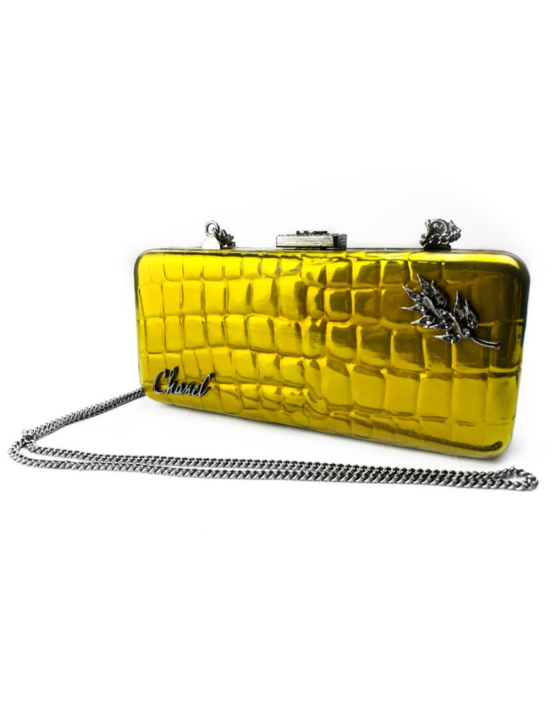 CHANEL Minaudière jaune effet crocodile 